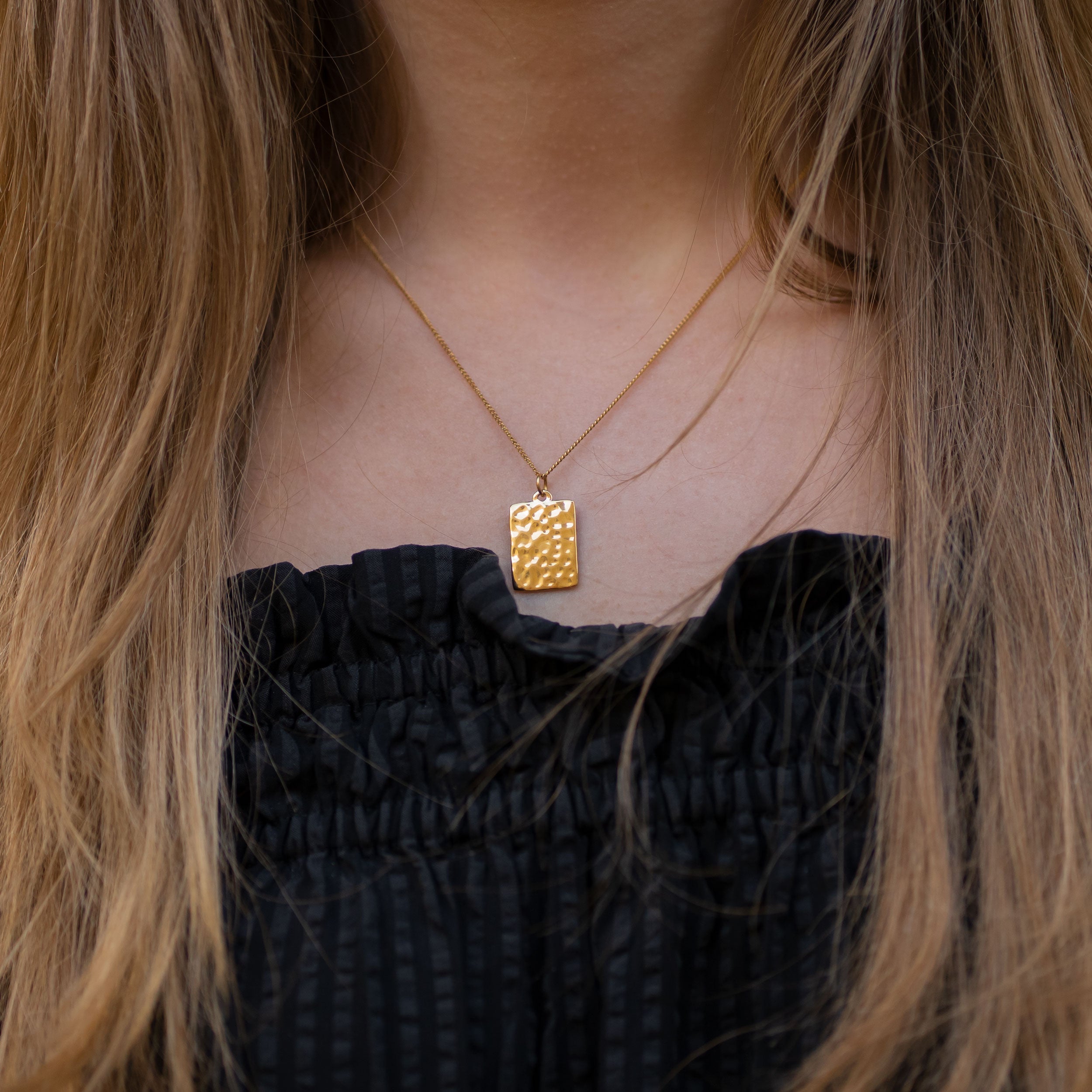 01 GEHAMERDE KETTING - VERGULD