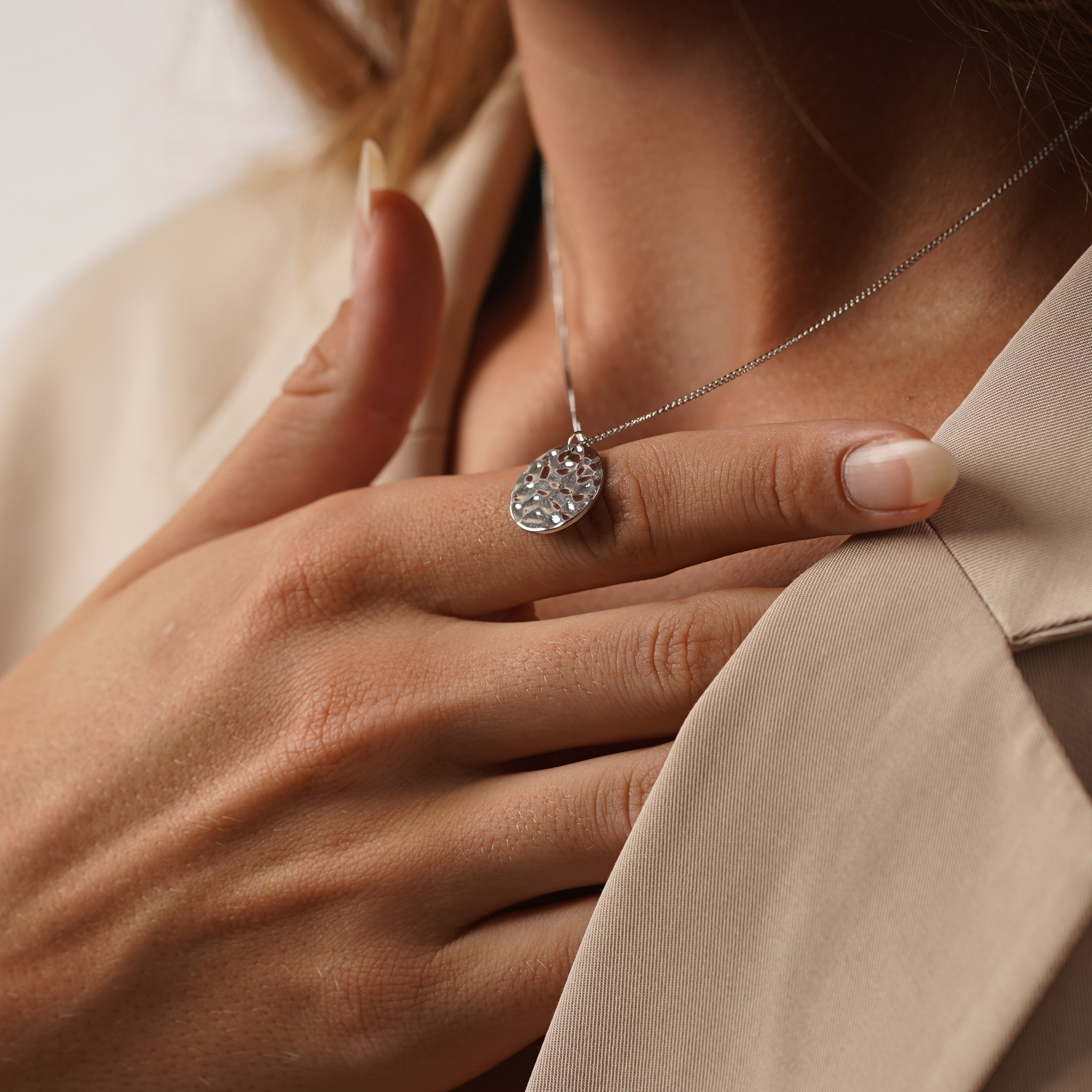 02 GEHAMERDE KETTING