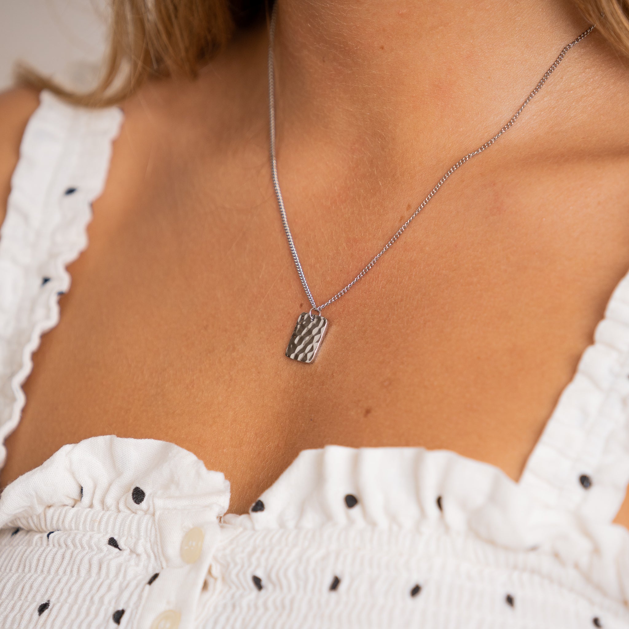 06 GEHAMERDE KETTING