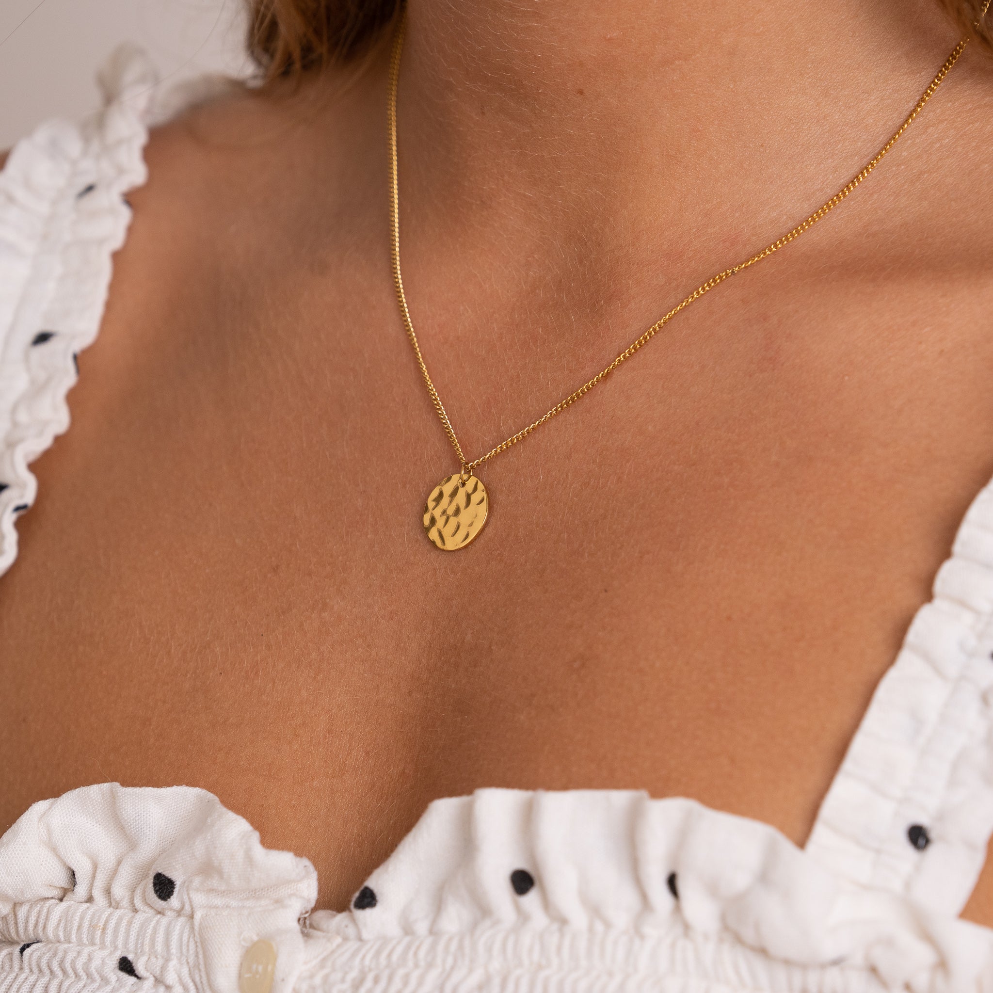 02 GEHAMERDE KETTING - VERGULD